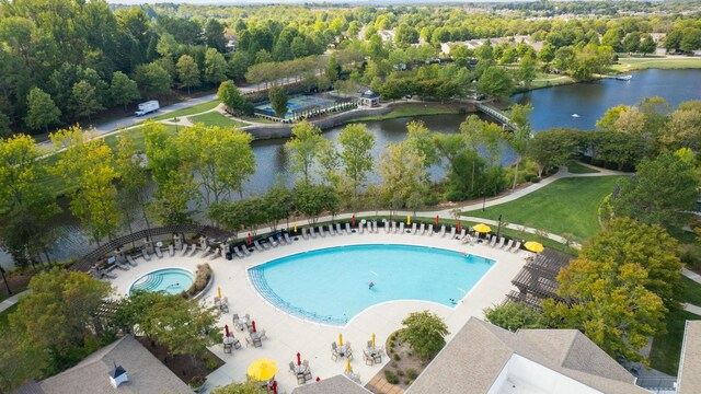 402 Cottonwood Dr, Mount Juliet, TN 37122 - community pool with a water view and a community hot tub
