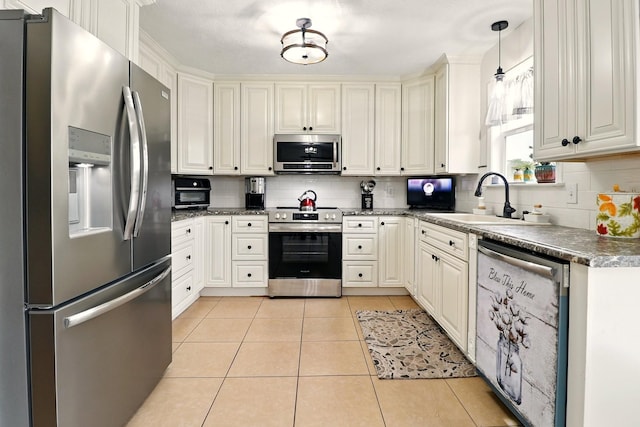 1864 Sawgrass Ln, Chapel Hill, TN 37034 - kitchen with stainless steel appliances, a sink, decorative backsplash, and light tile patterned flooring