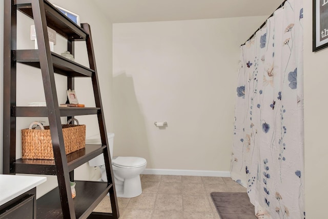 1464 Old Stone Rd, Lebanon, TN 37087 - full bath featuring toilet, baseboards, vanity, tile patterned floors, and a shower with curtain