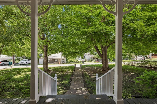 123 Columbia Ave, Centerville, TN 37033 - view of wooden porch