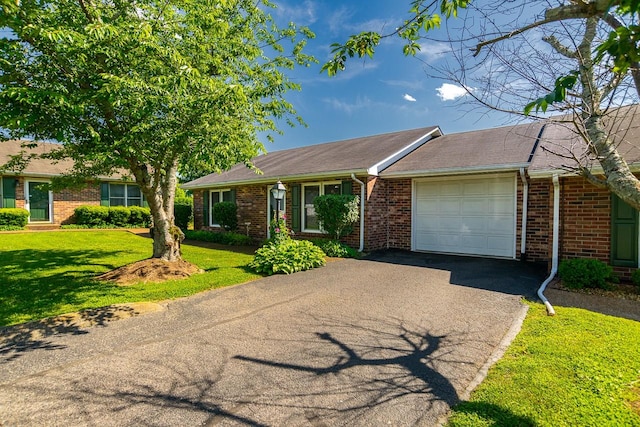 1130 Horse Mountain Rd Unit E, Shelbyville, TN 37160 - ranch-style home with a garage, driveway, brick siding, and a front yard