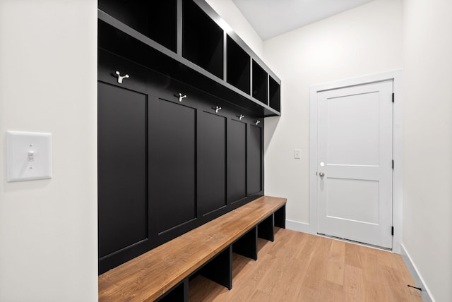 24 Fawn Mdws, Clarksville, TN 37043 - mudroom with light wood-type flooring and baseboards