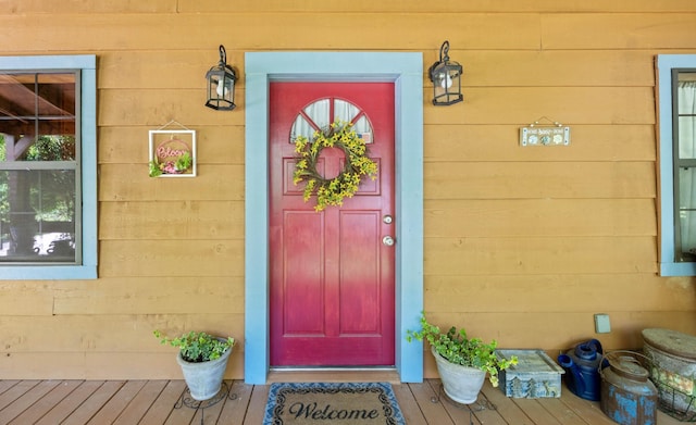 123 Hidden Trl, Dover, TN 37058 - property entrance featuring a porch