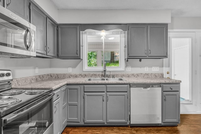 523 Williamsburg Dr, Nashville, TN 37214 - kitchen with stainless steel appliances, a sink, gray cabinetry, and dark wood-style flooring