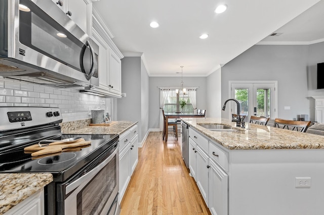 2520 Pebblecreek Ln, Murfreesboro, TN 37130 - kitchen featuring stainless steel appliances, a sink, ornamental molding, backsplash, and white cabinets
