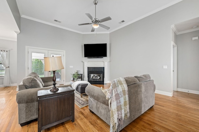 2520 Pebblecreek Ln, Murfreesboro, TN 37130 - living area featuring a ceiling fan, light wood finished floors, ornamental molding, and baseboards