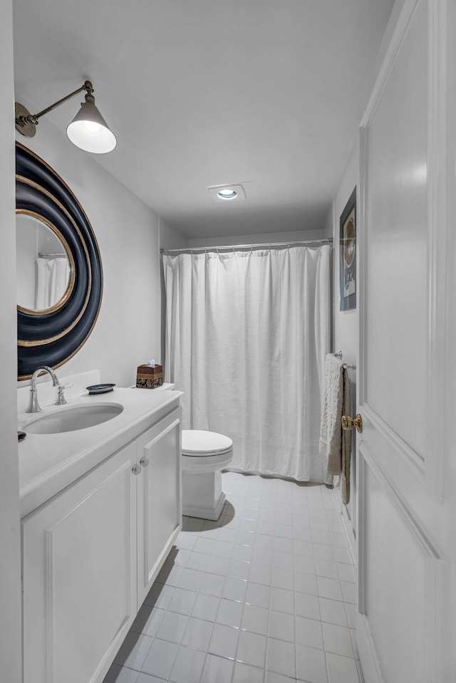4215 Harding Pike Unit 610, Nashville, TN 37205 - bathroom with vanity, toilet, and a shower with curtain