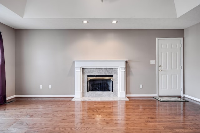 1101 Wedgewood Dr, Gallatin, TN 37066 - unfurnished living room featuring wood finished floors, recessed lighting, baseboards, and a fireplace
