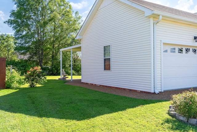1101 Wedgewood Dr, Gallatin, TN 37066 - view of side of home with a yard and roof with shingles