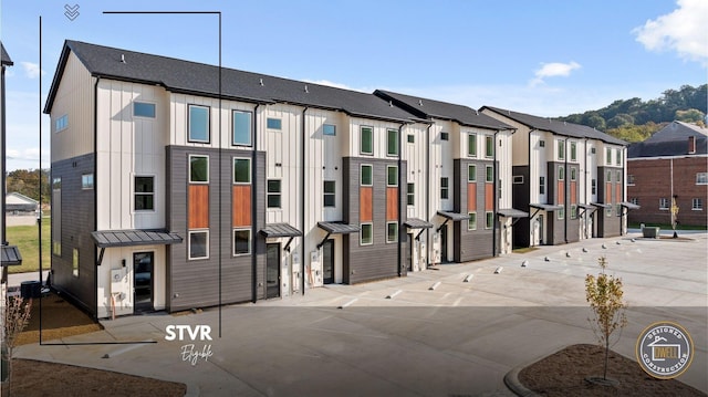 2522 E 18th St, Chattanooga, TN 37404 - view of property with a residential view and central air condition unit