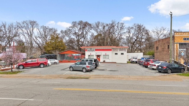 2522 E 18th St, Chattanooga, TN 37404 - view of uncovered parking lot
