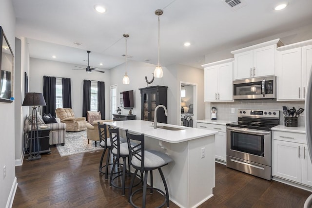 1901 Shadow Green Dr Unit 303, Franklin, TN 37064 - kitchen featuring stainless steel appliances, a sink, open floor plan, light countertops, and a kitchen island with sink