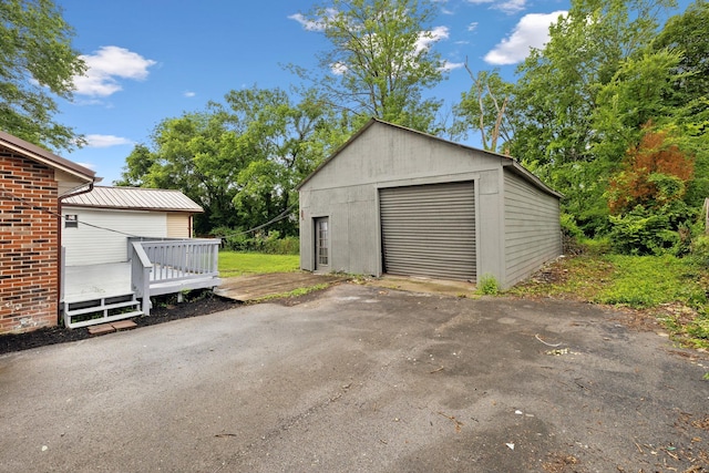 120 Johns St, La Vergne, TN 37086 - detached garage with driveway