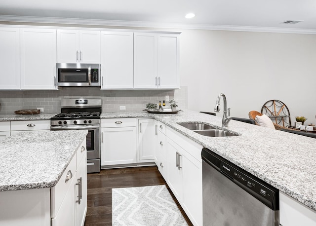 3023 Moultrie Cir, Franklin, TN 37064 - kitchen featuring stainless steel appliances, a sink, crown molding, white cabinets, and recessed lighting