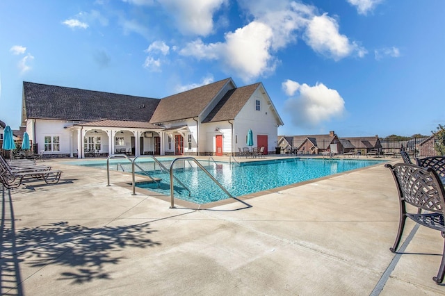 3023 Moultrie Cir, Franklin, TN 37064 - community pool with a patio area