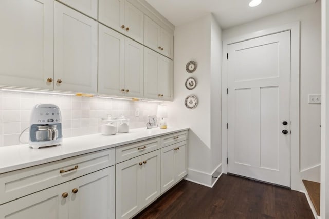 4034 Merryman Ln, Murfreesboro, TN 37127 - kitchen with dark wood finished floors, backsplash, light countertops, and baseboards