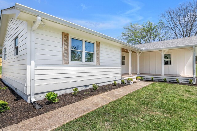 41 Trice Rd, Lebanon, TN 37087 - ranch-style home featuring crawl space, a front yard, covered porch, and board and batten siding