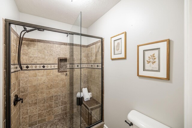 103 Alice Smith Dr, Portland, TN 37148 - bathroom featuring toilet, a shower stall, baseboards, and a textured ceiling