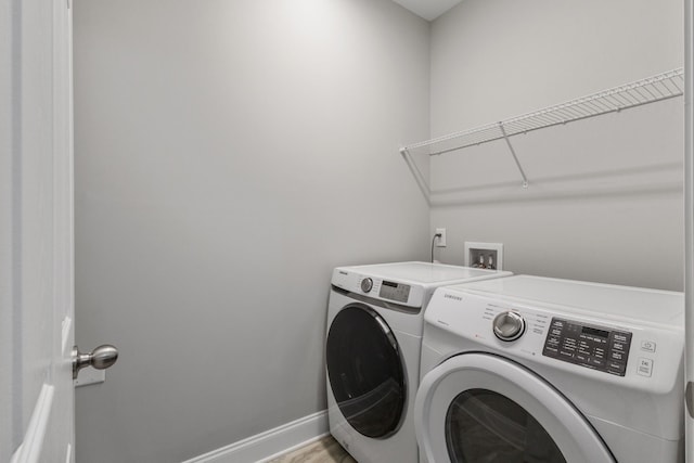 369 Carriage House Ln Unit L509, Hendersonville, TN 37075 - laundry area with washer and clothes dryer and baseboards