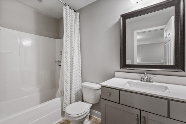369 Carriage House Ln Unit L509, Hendersonville, TN 37075 - bathroom with toilet, vanity, shower / tub combo with curtain, and baseboards