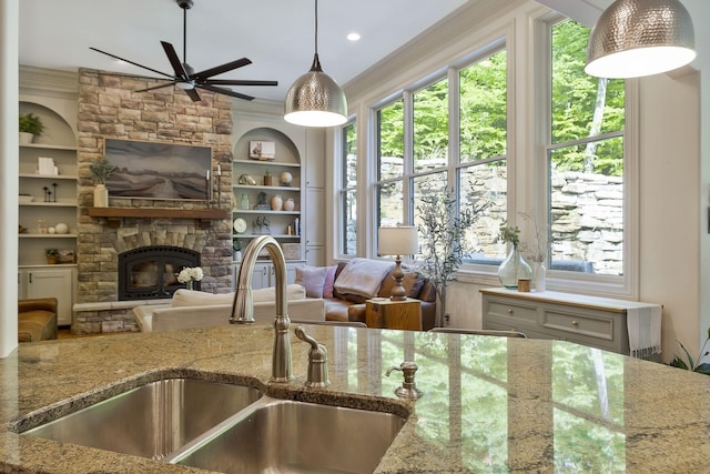 1120 Natchez Valley Ln, Franklin, TN 37064 - kitchen featuring a sink, open floor plan, a ceiling fan, built in features, and crown molding