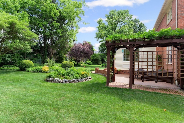 906 Knight Cir, Murfreesboro, TN 37129 - view of green lawn featuring a pergola and a patio area