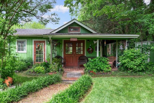 906 Knight Cir, Murfreesboro, TN 37129 - view of front of home featuring a porch, board and batten siding, and roof with shingles