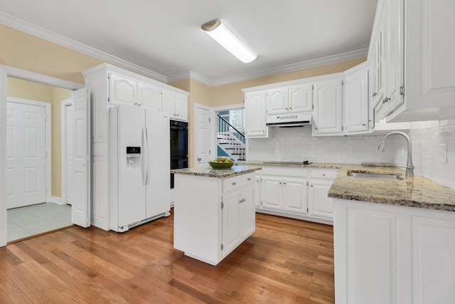 906 Knight Cir, Murfreesboro, TN 37129 - kitchen featuring black appliances, a sink, light wood-style flooring, white cabinets, and crown molding