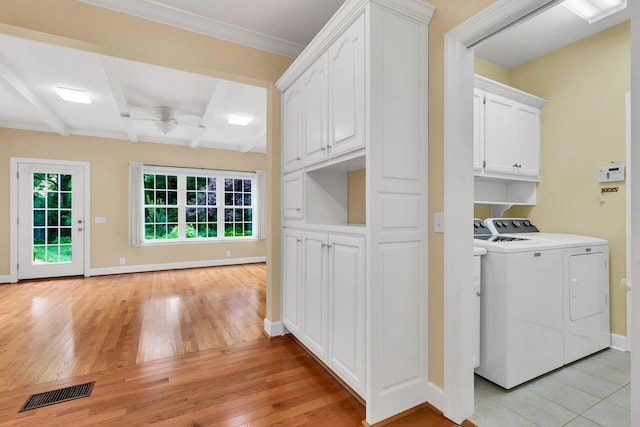 906 Knight Cir, Murfreesboro, TN 37129 - laundry area with washer and clothes dryer, light wood finished floors, baseboards, and ceiling fan