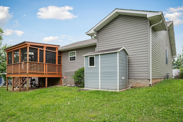 24 Hillcrest Dr, Sparta, TN 38583 - rear view of house featuring a sunroom and a yard