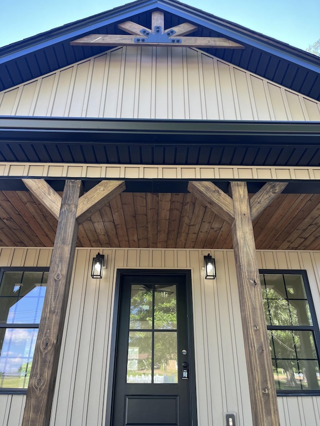 52 Hickman Hwy, Gordonsville, TN 38563 - doorway to property with a porch