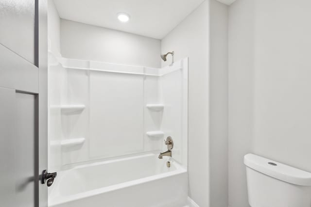 1373 Southside Rd, Southside, TN 37171 - full bath featuring toilet and shower / tub combination