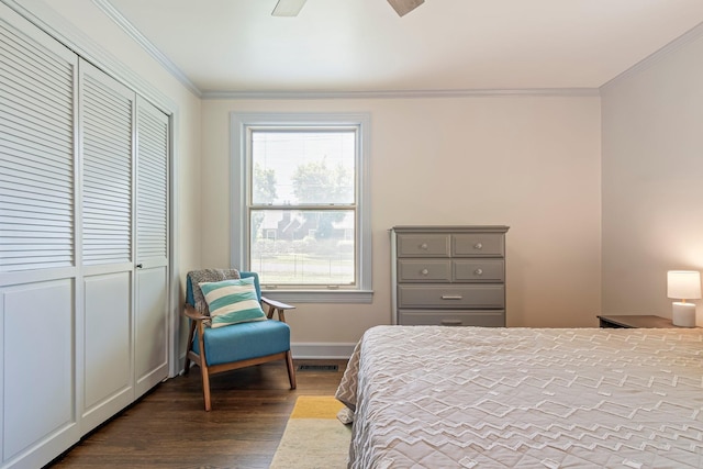 1135 Riverwood Dr, Nashville, TN 37216 - bedroom featuring dark wood finished floors, ornamental molding, a closet, baseboards, and ceiling fan