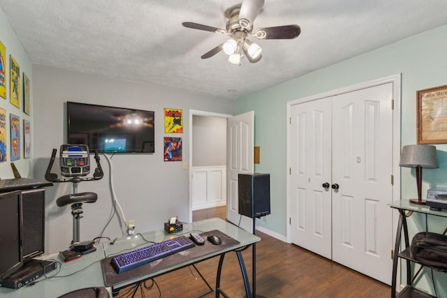 3130 Valley Bend Rd, Murfreesboro, TN 37129 - office area featuring a ceiling fan, dark wood-style flooring, and a textured ceiling