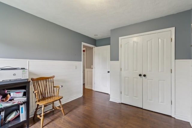 3130 Valley Bend Rd, Murfreesboro, TN 37129 - sitting room with wood finished floors, wainscoting, and a textured ceiling
