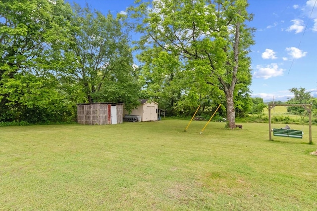 410 Sinking Creek Rd, Petersburg, TN 37144 - view of grassy yard featuring view of wooded area