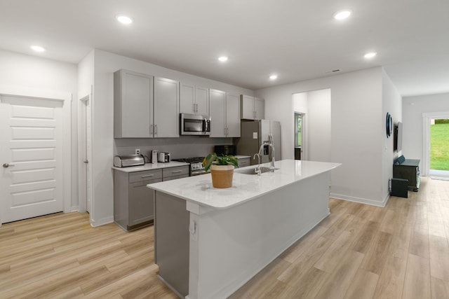 503 Gingerwood Ln, Hendersonville, TN 37075 - kitchen featuring stainless steel appliances, gray cabinets, a sink, a center island with sink, and light wood-type flooring