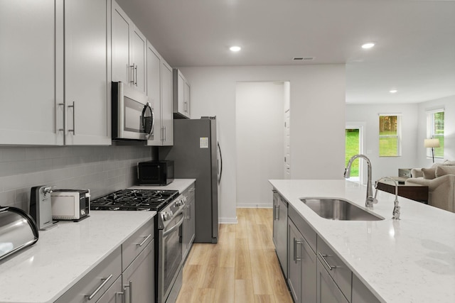 503 Gingerwood Ln, Hendersonville, TN 37075 - kitchen featuring stainless steel appliances, a sink, gray cabinetry, backsplash, and recessed lighting