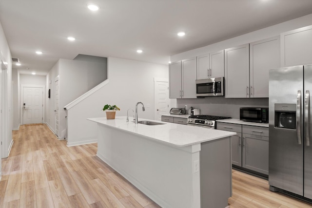 503 Gingerwood Ln, Hendersonville, TN 37075 - kitchen with appliances with stainless steel finishes, a sink, gray cabinetry, a kitchen island with sink, and recessed lighting