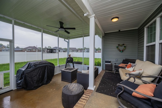 4526 Culpepper Cir, Murfreesboro, TN 37129 - sunroom featuring a ceiling fan and an outdoor hangout area