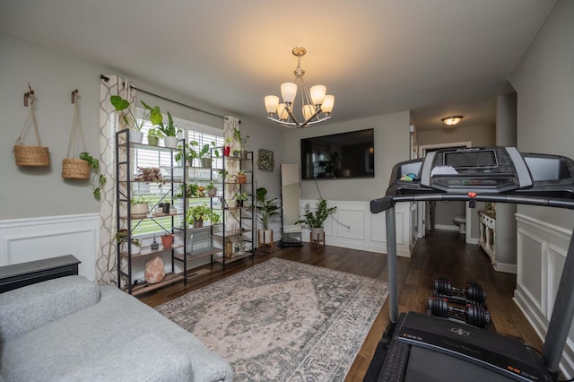 4526 Culpepper Cir, Murfreesboro, TN 37129 - living area featuring a chandelier, wood finished floors, wainscoting, and a decorative wall
