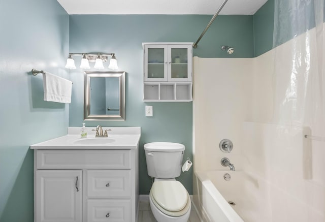 346 Lynnford Dr, Murfreesboro, TN 37128 - full bath with shower / bath combo with shower curtain, toilet, vanity, and baseboards