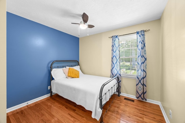 346 Lynnford Dr, Murfreesboro, TN 37128 - bedroom with wood finished floors, baseboards, ceiling fan, and a textured ceiling