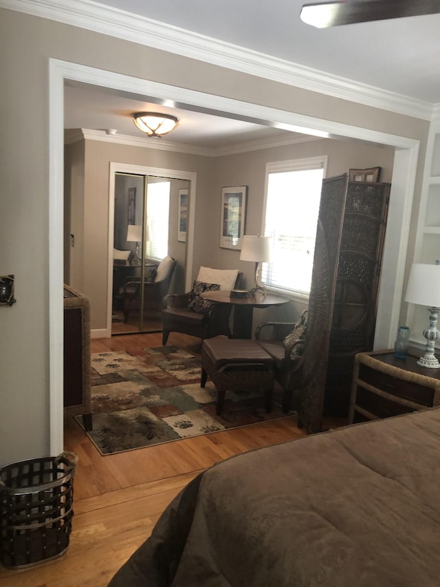 470 Askin Ln, Baxter, TN 38544 - bedroom featuring wood finished floors, crown molding, and a closet