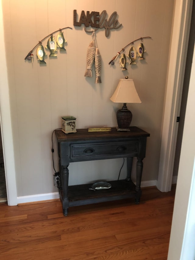 470 Askin Ln, Baxter, TN 38544 - detailed view of wood finished floors and baseboards
