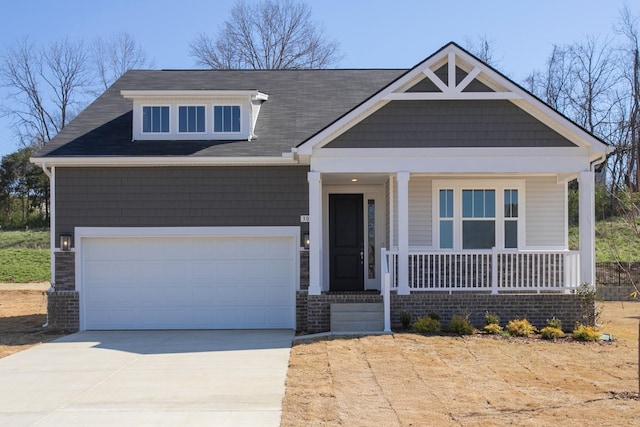 3044 Fernwood Ln, Columbia, TN 38401 - craftsman inspired home featuring a porch and concrete driveway
