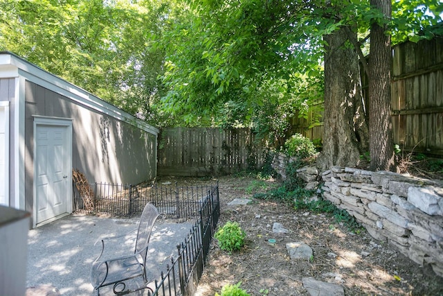 712 W Main St, Franklin, TN 37064 - fenced backyard with an outdoor structure