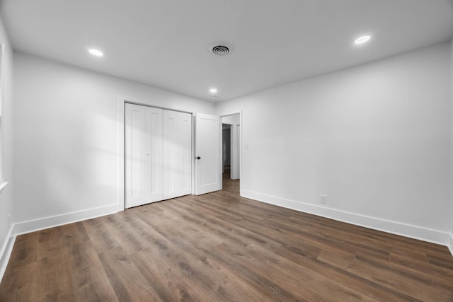 176 Kirby Dr, Clarksville, TN 37042 - unfurnished bedroom featuring dark wood-type flooring, baseboards, a closet, and recessed lighting