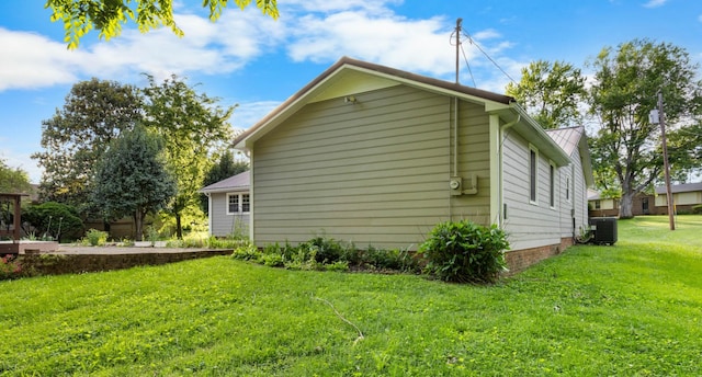 176 Kirby Dr, Clarksville, TN 37042 - view of home's exterior featuring cooling unit and a lawn