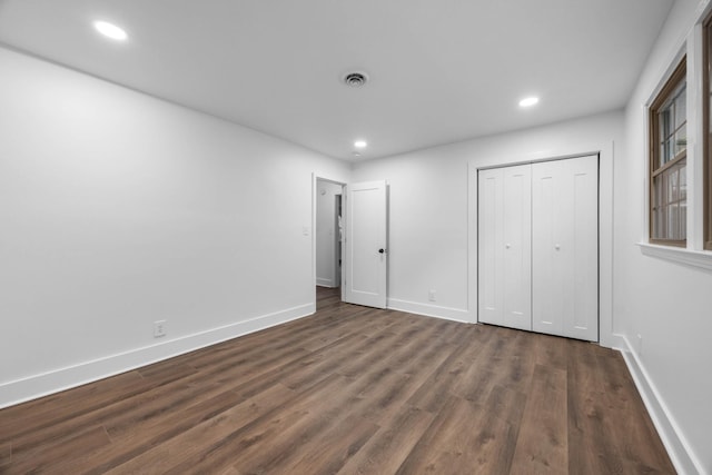 176 Kirby Dr, Clarksville, TN 37042 - unfurnished bedroom featuring dark wood finished floors, recessed lighting, baseboards, and a closet